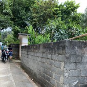 Bán đất Tân Vinh, Lương Sơn, Hòa Bình. Đường ô tô vào tận nhà. Trong đất sẵn cổng tường bao và cây ăn quả bóng mát.