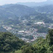 Mảnh đất đón sóng Cao tốc Hòa Bình- Mộc châu, diện tích hơn 8ha, view toàn bộ thị trấn Mộc châu, giá chỉ vài trăm triệu/1 ha